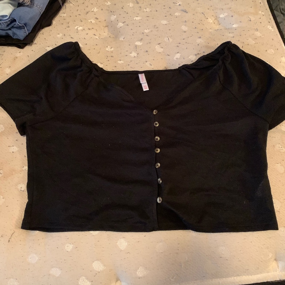 Xhiliration cropped black top